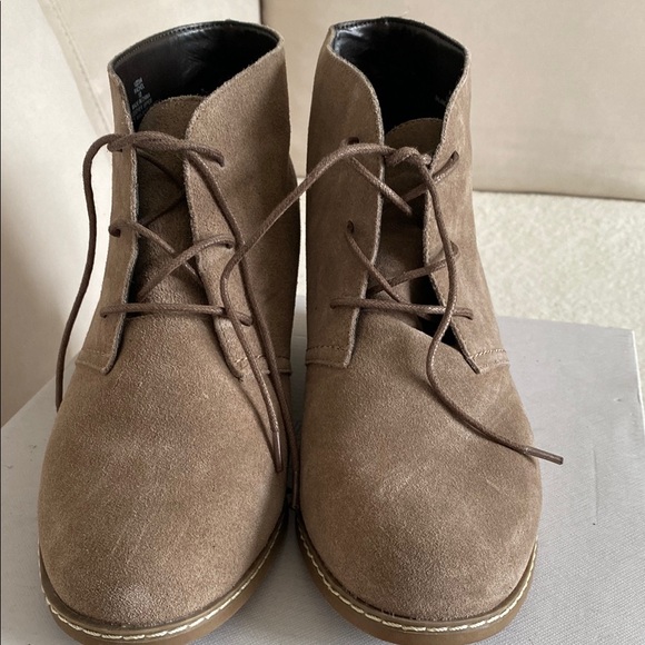 Bjorndal Brown Ankle Boots with Lace-Up Design - Picture 3 of 7